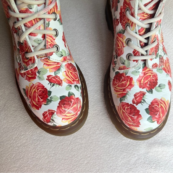 Rare Dr. Martens Rose Pattern Combat Boots White Red Floral Women’s 6 - Picture 2 of 16
